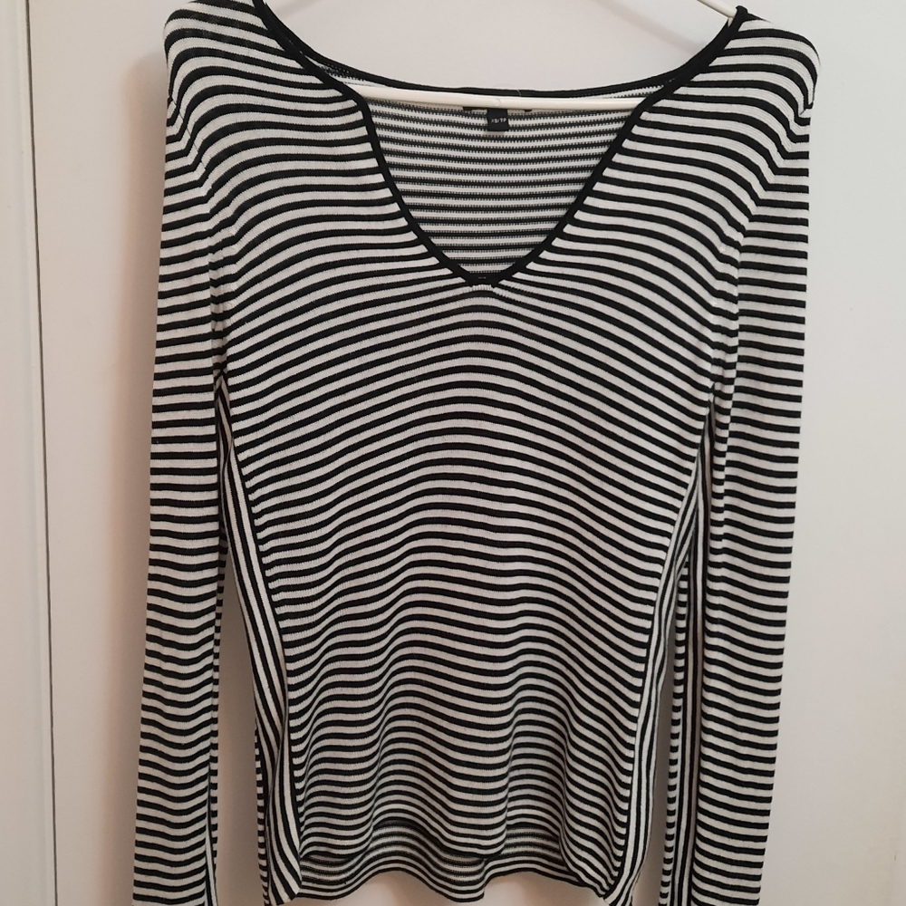 NWT - JACOB Women's Long Sleeved Light Swetaer. Size XS